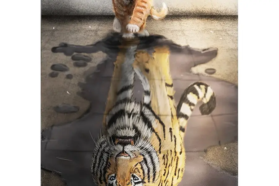 Котёнок и отражение тигра