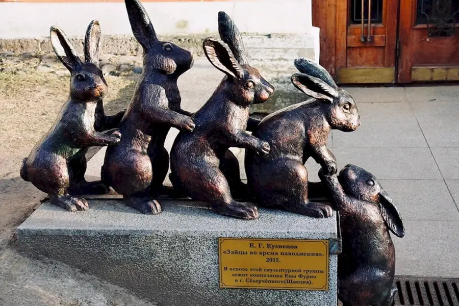 Скульптура зайца на Заячьем острове